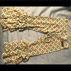 Pants size 2 Top size 18/24 mths fits like size 2